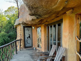 The outside terrace of the luxury cave in Drakensberg